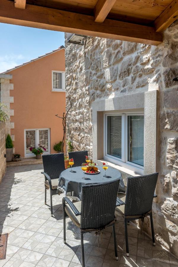 Villa Anita, *