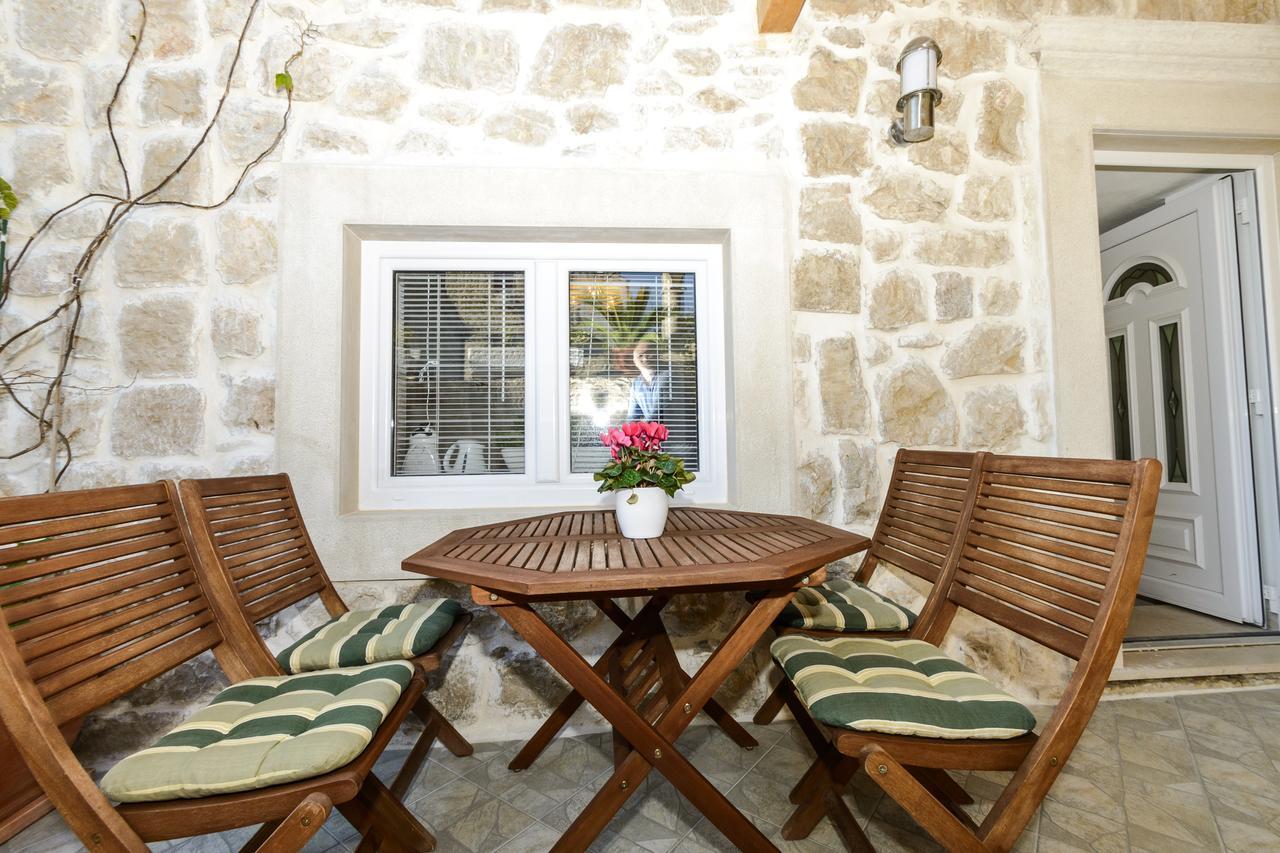 Villa Anita, *
